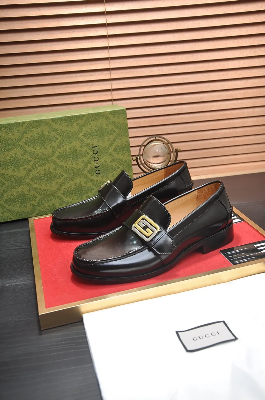 Men's shoes💰580💶Italy's top luxury men's shoe giant (GUCCI) (Gucci) (full cowhide lining) new arrival🍃Original European style🔰 Pleasant to the eye😍In order to make the shoes more durable and non-deformable🌀The production continues to follow traditional methods but there is still no lack of innovation💪Choose original sheepskin for the leather♻️ Smooth and natural And extra bright ⭐Made of imported cowhide, the first choice of rich people 38-45 (45 customized)